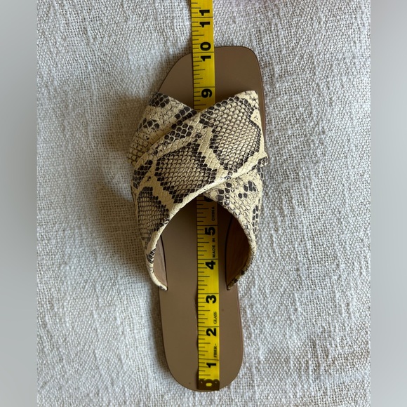 Everlane Nude Snakeskin Print Leather Crossover Sandals - Picture 9 of 10